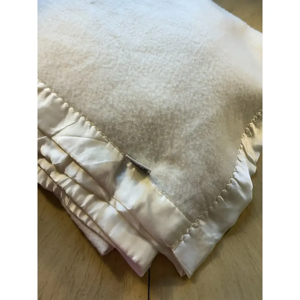 Vtg Faribo Mill King Blanket Cream Acrylic Cotton Satin Trim 92x105 USA 1970s